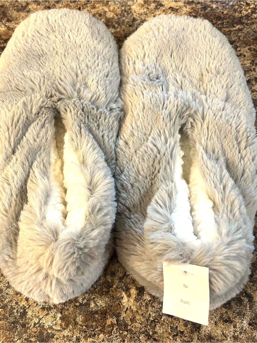Women's Plush Faux Fur Cozy Slipper Socks Soles Auden gray Size M/L (8-10) 
new